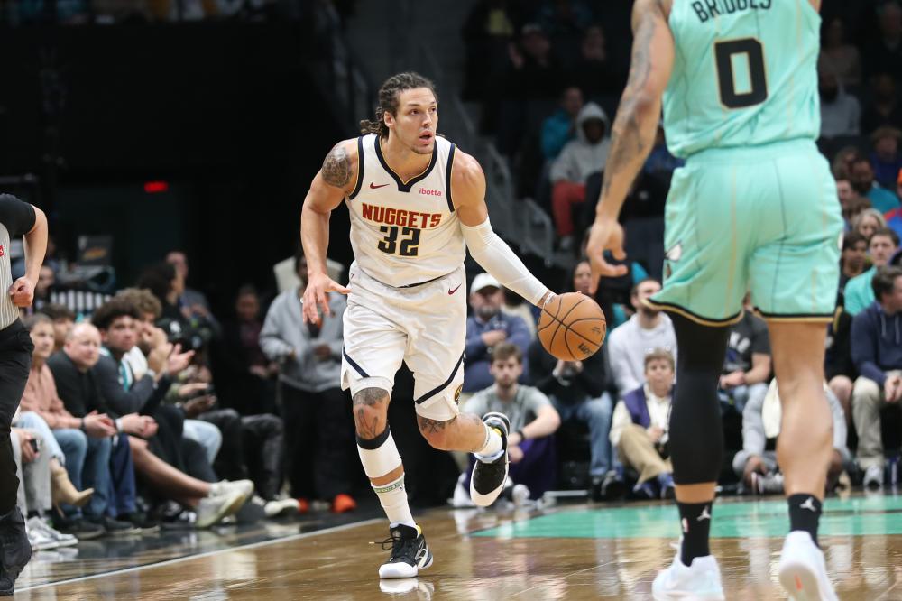 现出强大的 现出强大的