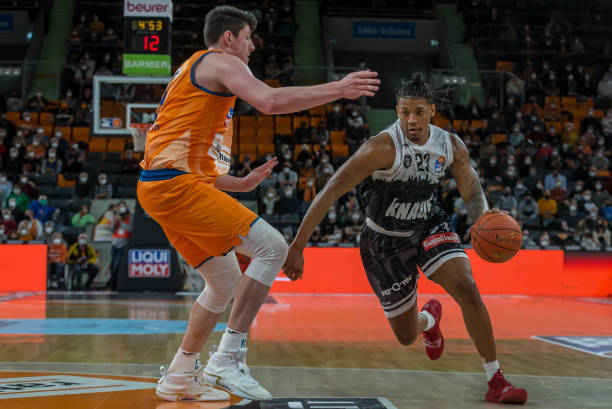 之间寻求平 之间寻求平